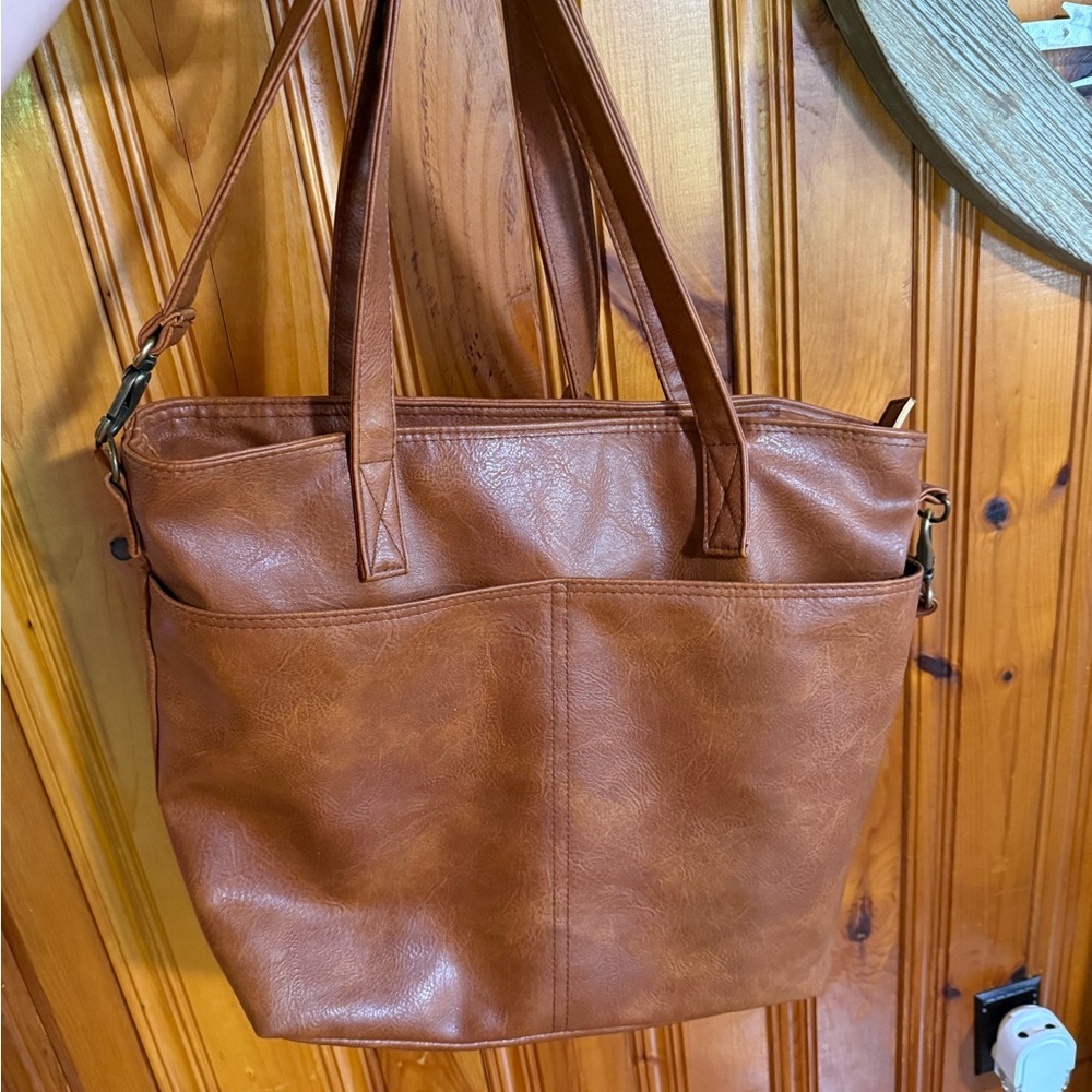 Brown Leather Tote Bag with Vintage Appeal
